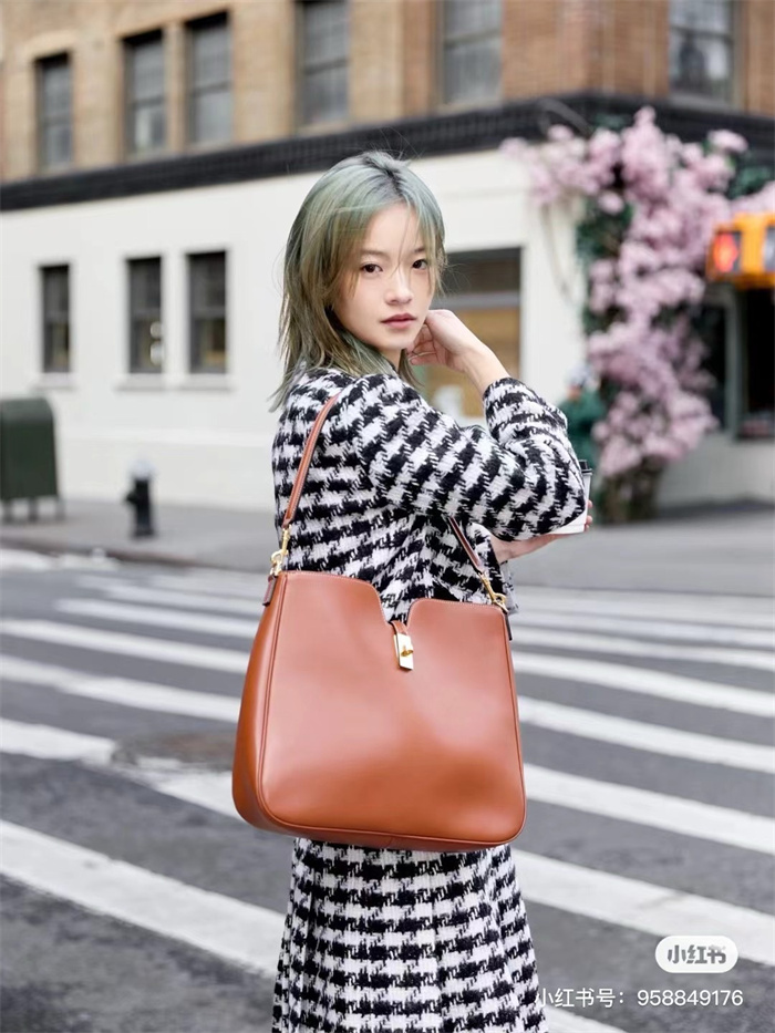 CELINE 셀린느 까미유 16 소프트 미디엄 숄더백 119563