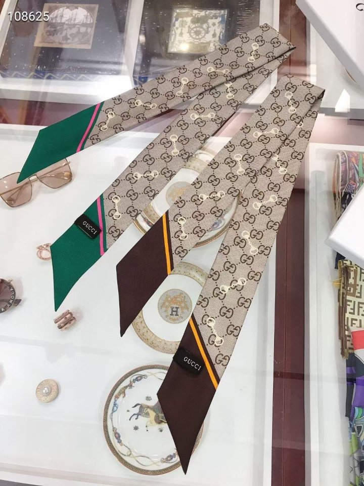 GUCCI 구찌 신형 실크 방도 스카프