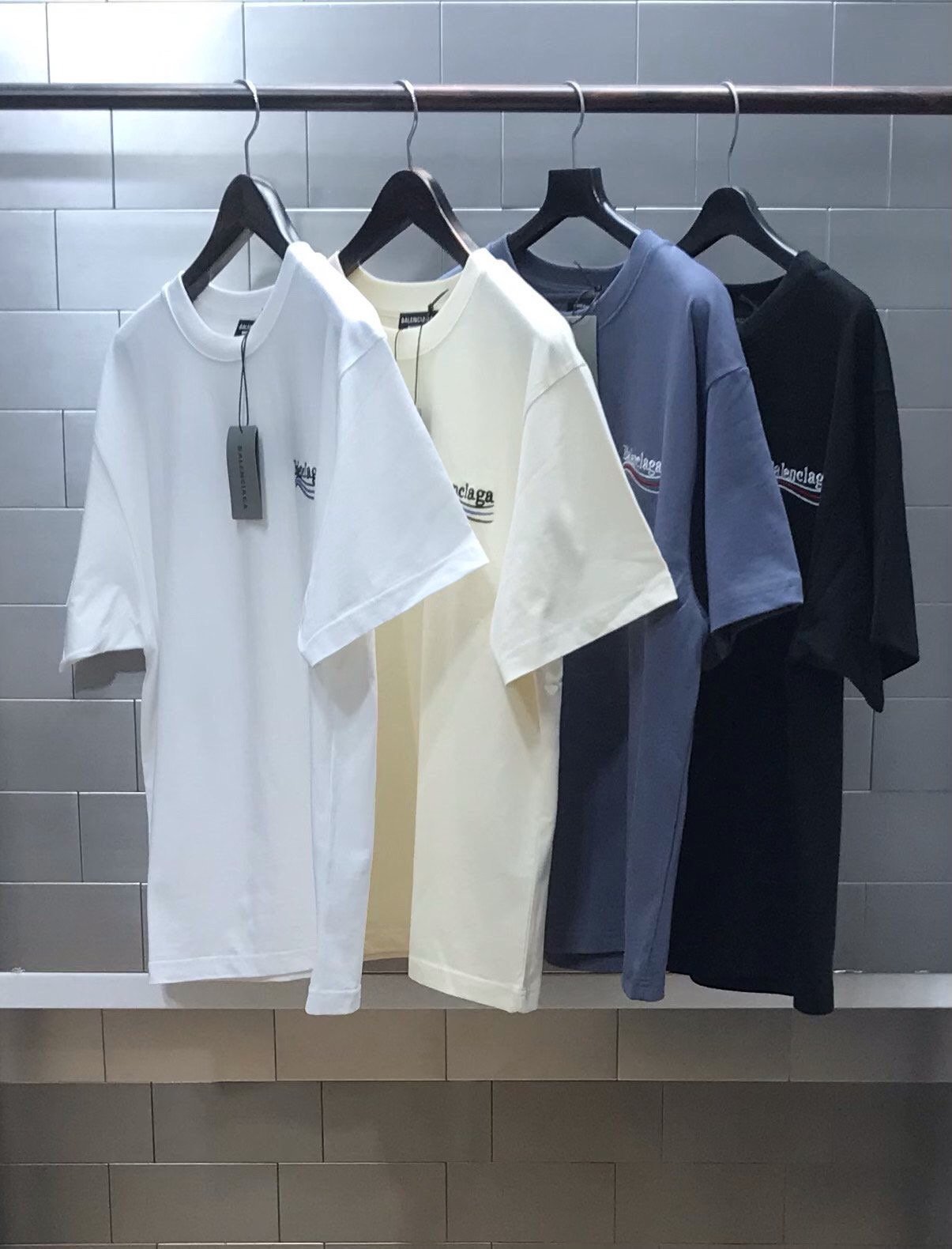 ●5월 판매 14위● BALENCIAGA 발렌시아가 웨이브자수 반팔티셔츠
