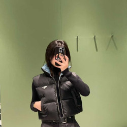 PRADA 프라다 베스트 패딩
