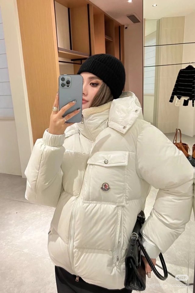 ●10월 판매 12위● MONCLER 몽클레어 바유다 다운 패딩 2COLOR