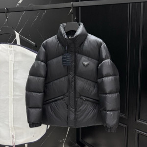 PRADA 프라다 메탈 플레이트 다운 패딩 2COLOR