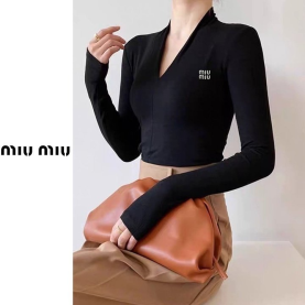 MIUMIU 미우미우 브이넥 이너 니트티
