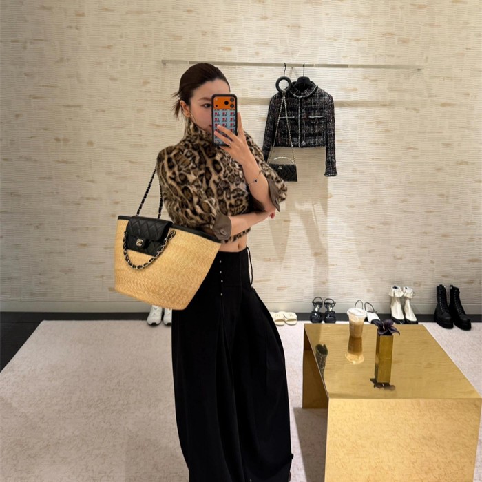 CHANEL 샤넬 위빙백 라지 AS6840