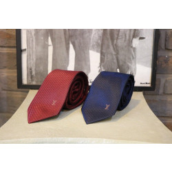 LOUIS VUITTON 루이비통 펀칭 자수 넥타이