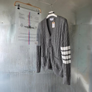 THOM BROWNE 톰브라운 사선 케이블 니트 브이넥 가디건