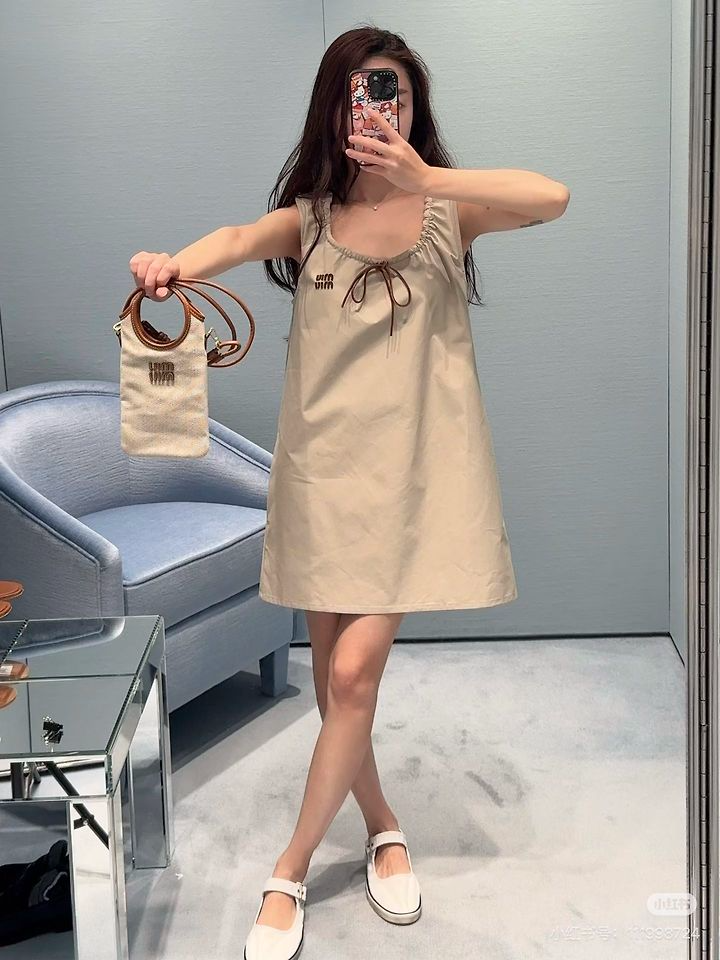 MIUMIU 미우미우 64247 리나일론 탑