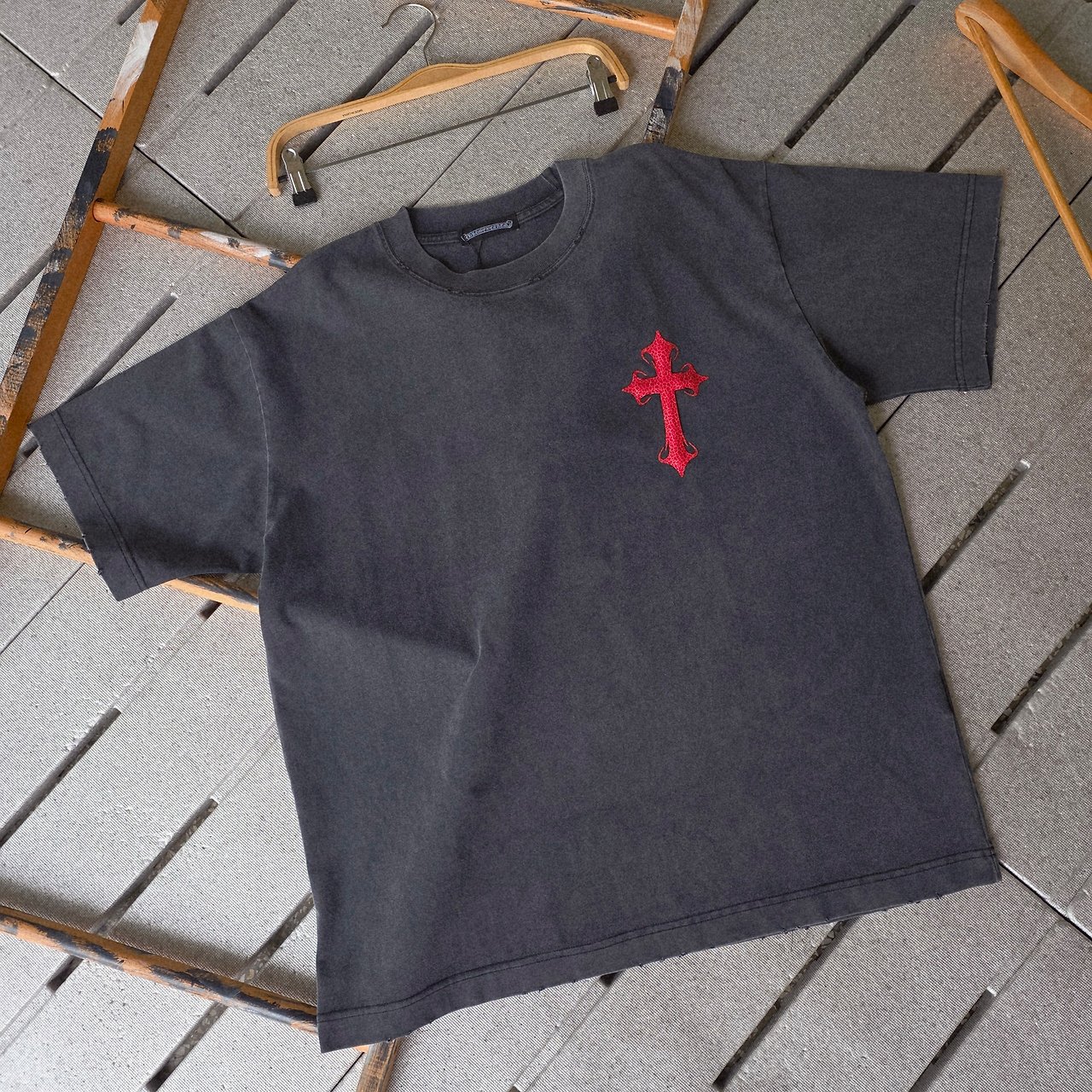 CHROME HEARTS 크롬하츠 레드 크로스 패치 티셔츠 2COLOR